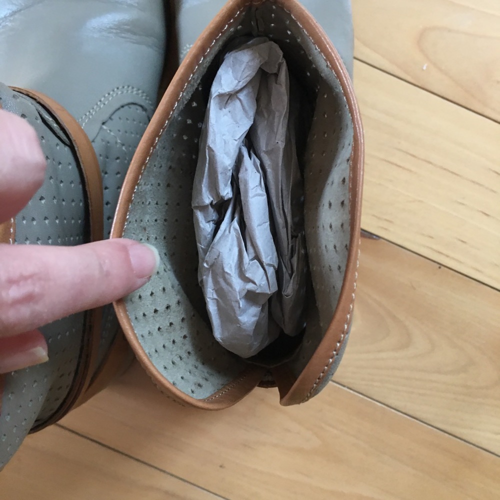 Soft leather gorgeous booties - Picture 9 of 16